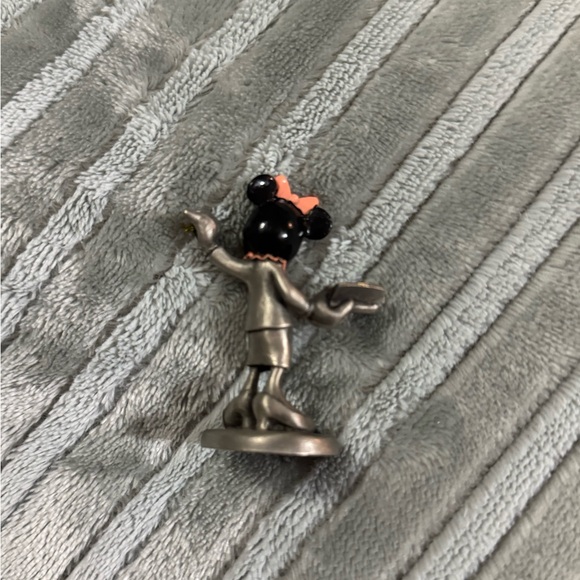 Minnie Mouse teacher 👩🏫 Pewter figurine 🐭 🩷 - Picture 7 of 9